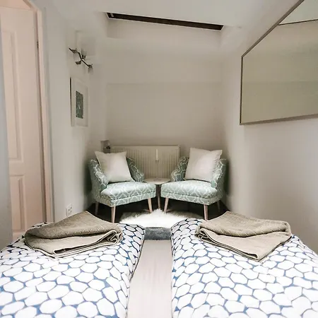 D.five Parliament Apartment *